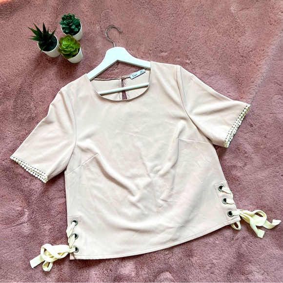 Dex Grommet Whip Stitch Short Sleeve Blouse Top (Pink) Size Small (Workwear) - Picture 2 of 3
